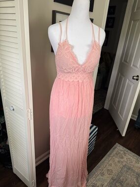 Delicate Pink Lace Maxi Dress with Spaghetti Straps
